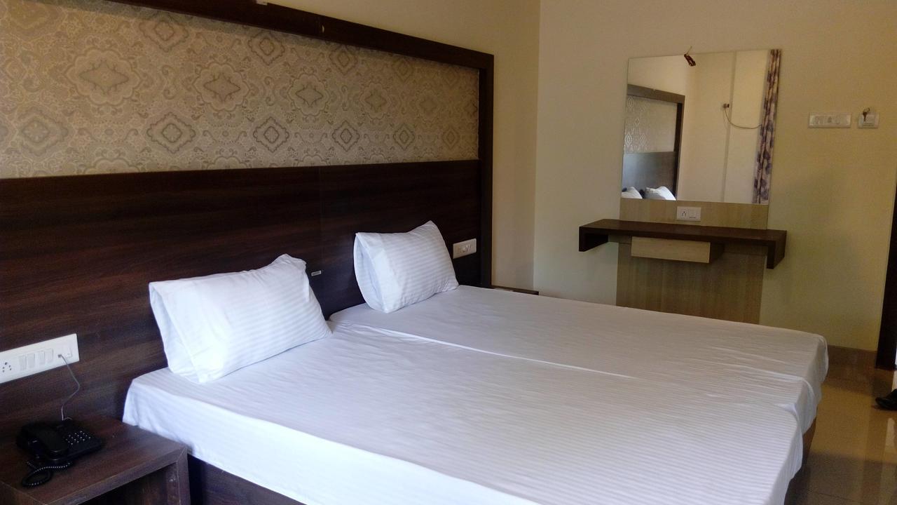 Hotel Veer Residency Panvel Bagian luar foto