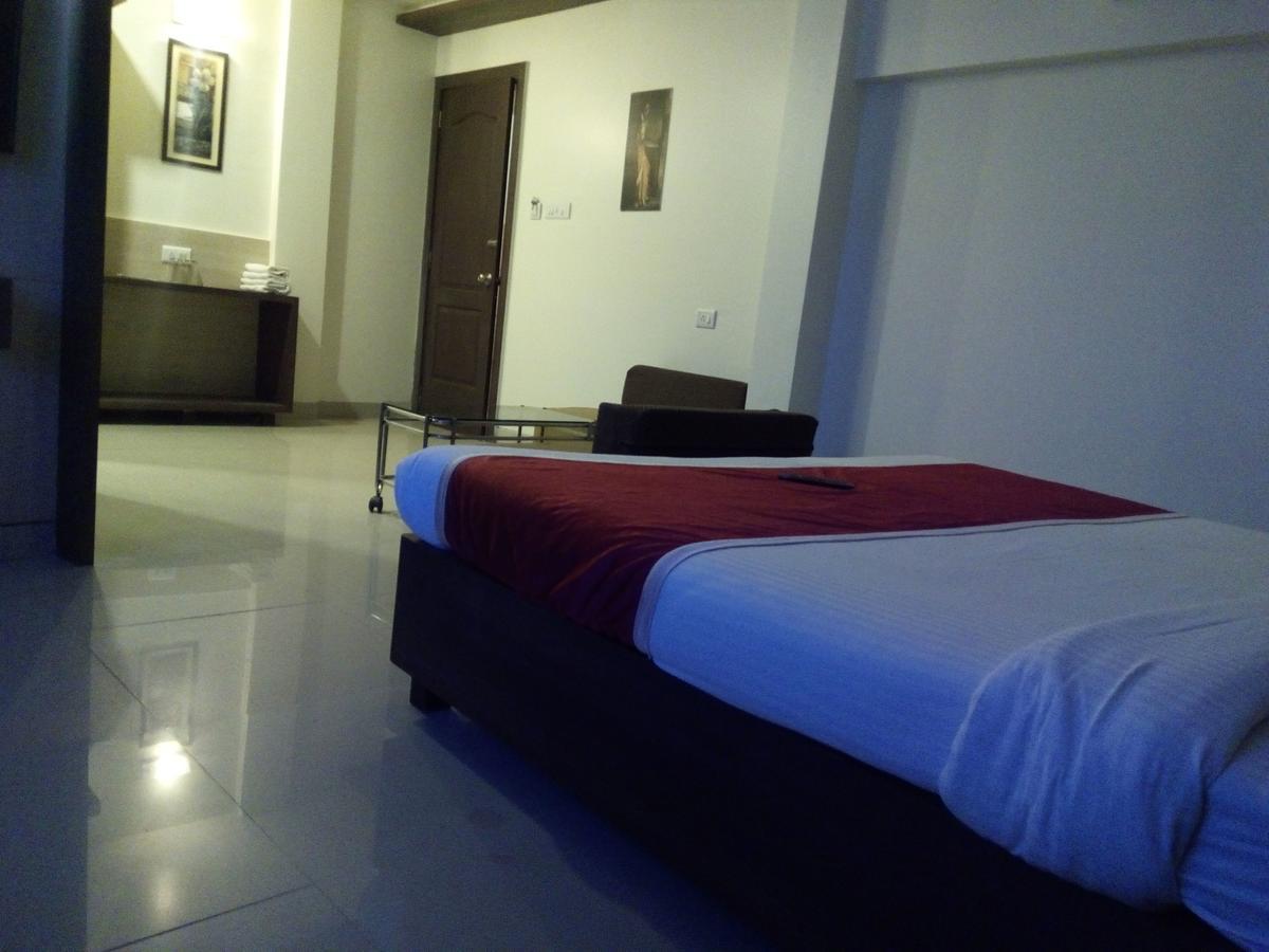 Hotel Veer Residency Panvel Bagian luar foto