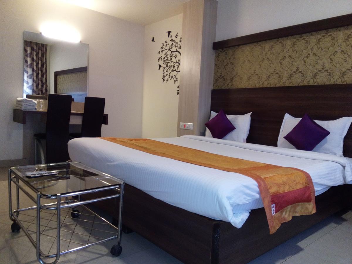 Hotel Veer Residency Panvel Bagian luar foto