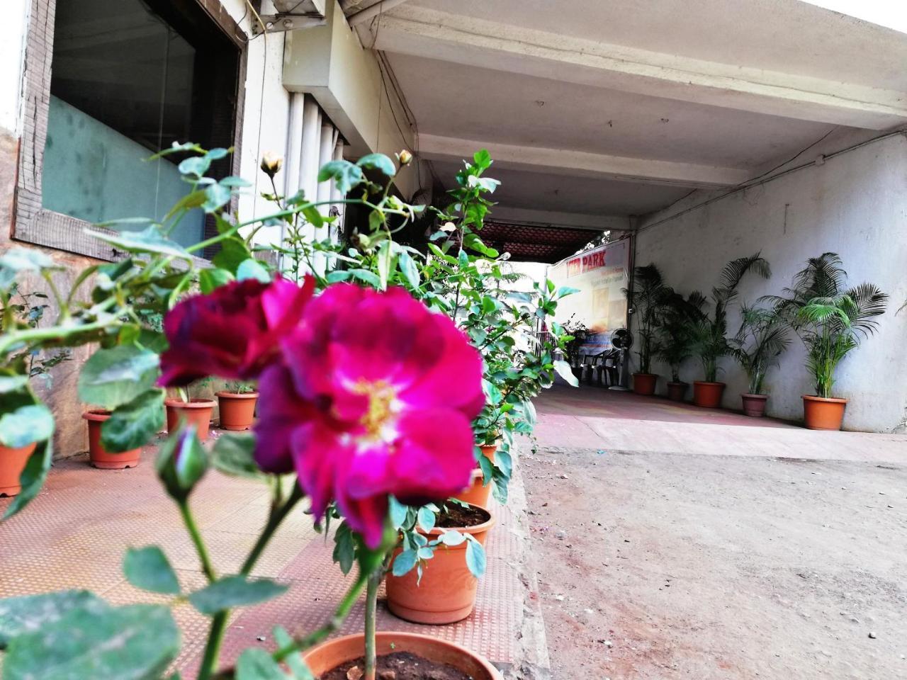 Hotel Veer Residency Panvel Bagian luar foto